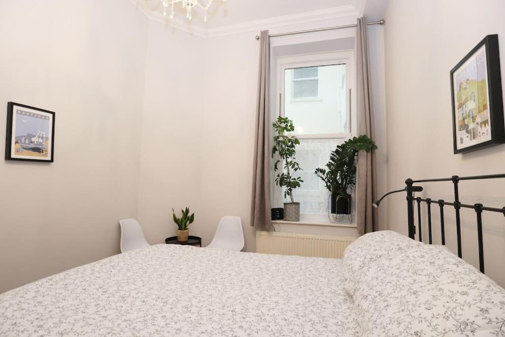 Seagulls Nest- Stylish 1 Bed Seafront Apartment Гастінгс Екстер'єр фото